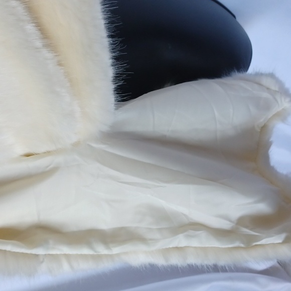 Vintage Faux Fur wrap, beautiful, well made, feels like real, but no tags, satin - Picture 3 of 8